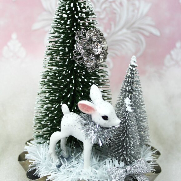 Retro Vintage Style Deer Bottle Brush Tree in Vintage Tart Tin: Christmas Decor - Picture 3 of 9